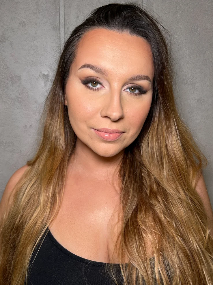 @sandrape_xx  gotowa na sesję 📸⭐️🎄🎅🏽 Miało być lekko i upiększająco.  Chyba się udało? 🥰 #mua #makeup #makeupartist #makijaż #mattelook